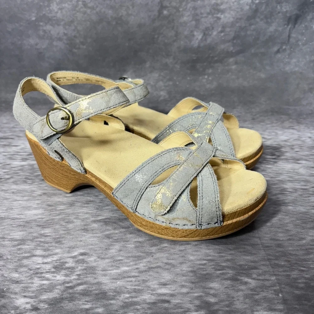 Dansko Season Wedge Sandals Womens Size 39 Gray Suede Gold Platform Buckle Strap